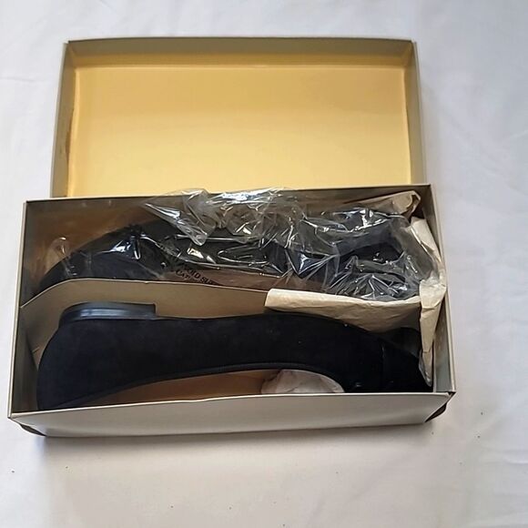 Marc Fisher Women's Flats - Picture 7 of 7